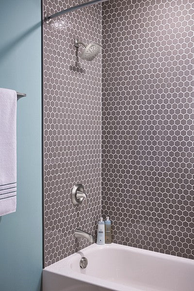 Moen 82504SRN Lindor Spot Resist Brushed Nickel Tub Shower Faucet Posi-Temp New
