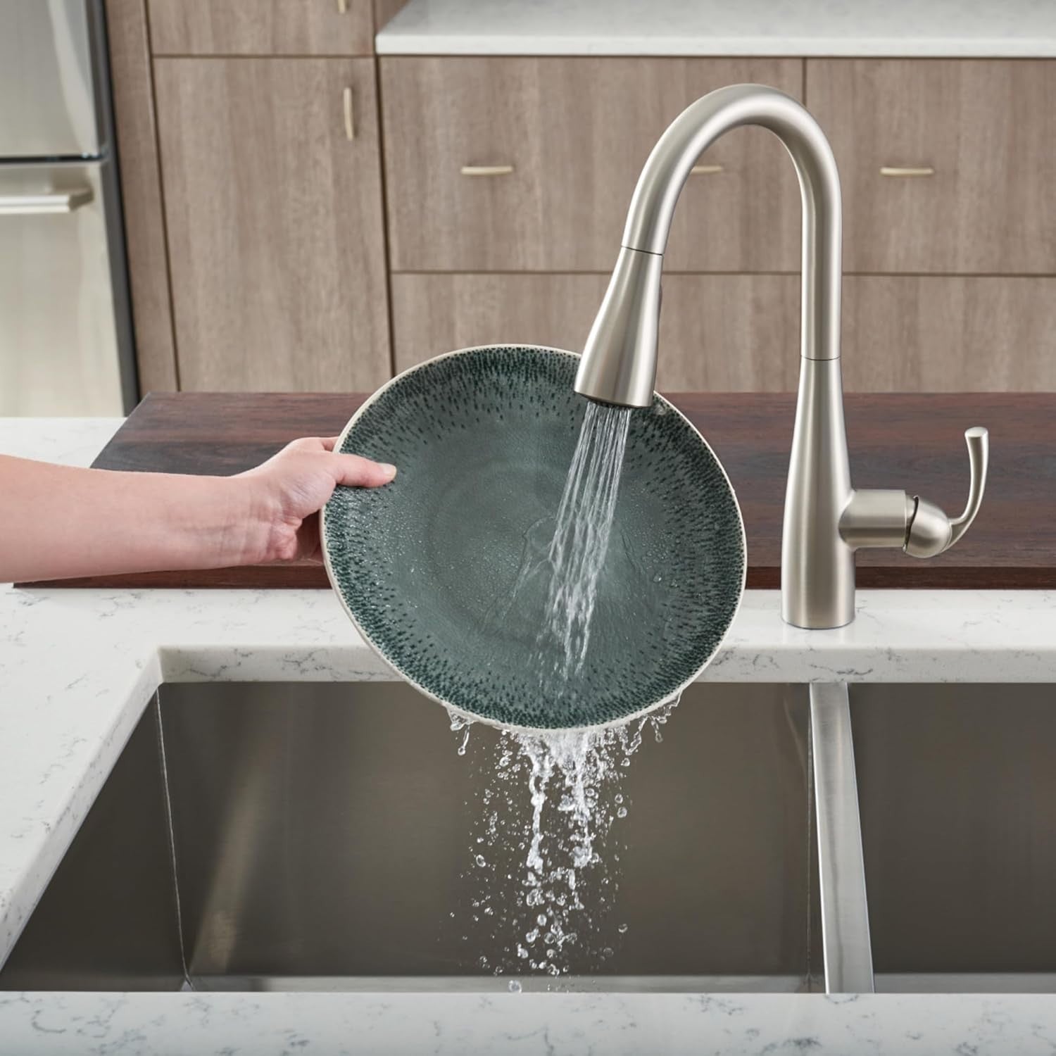 Moen 87014SRS Essie Kitchen Faucet Spot Resist Stainless Pulldown High Arc New