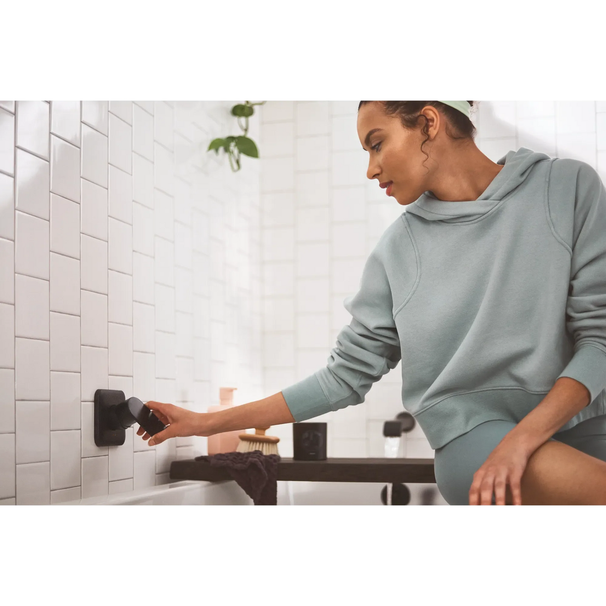 Moen WT901BL Genta LX Matte black one-handle non diverter wallmount tub filler — view 5